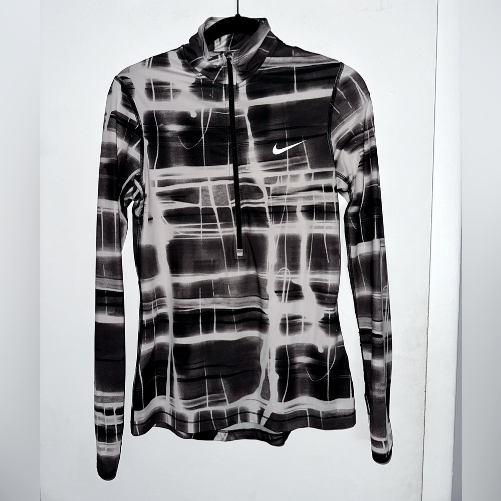 Nike Black and White Fitted Graphic Long Sleeve Tee